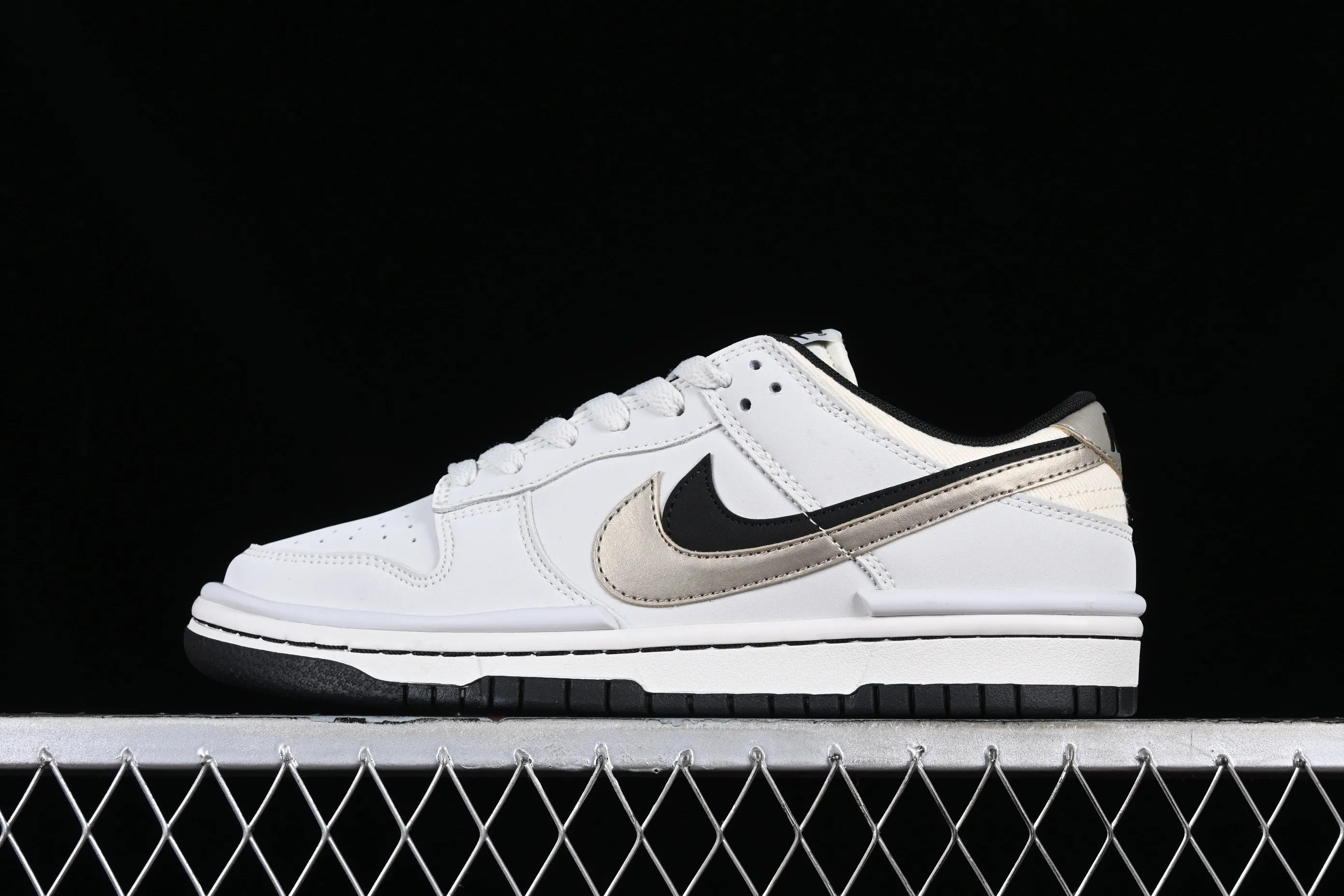 All categories Nk SB Dunk Series Nk SB Dunk Low High-end customized low-top sneakers Otomo Katsuhiro x Nk SB Dunk Low Variant style Otomo Katsuhiro low-top casual sports skateboard shoes DZ2794-268